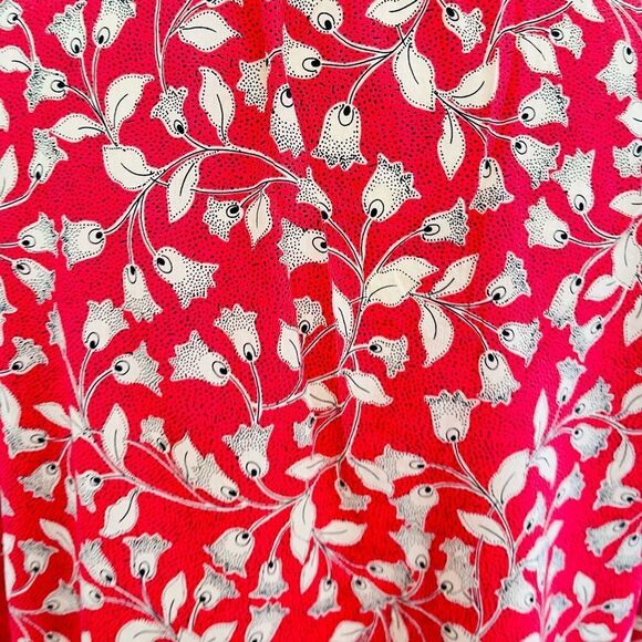 Who What Wear red floral button front blouse w/ ruffle going down sleeve sz M. - Picture 4 of 8